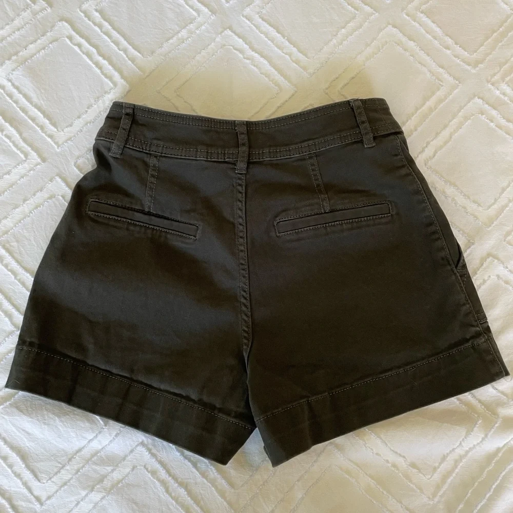 H&M Shorts - Picture 2 of 4